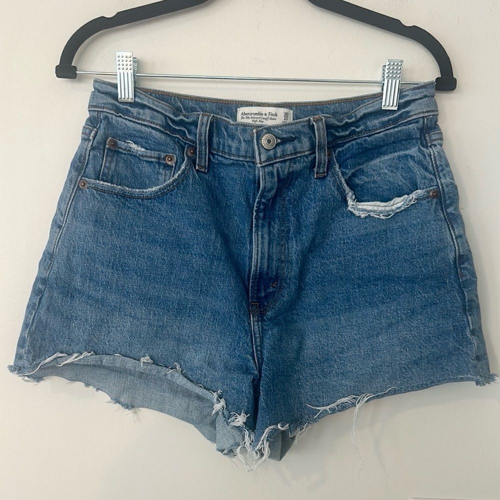 Abercrombie & Fitch The '90, Relaxed Cutoff Short
High Rise 30/10